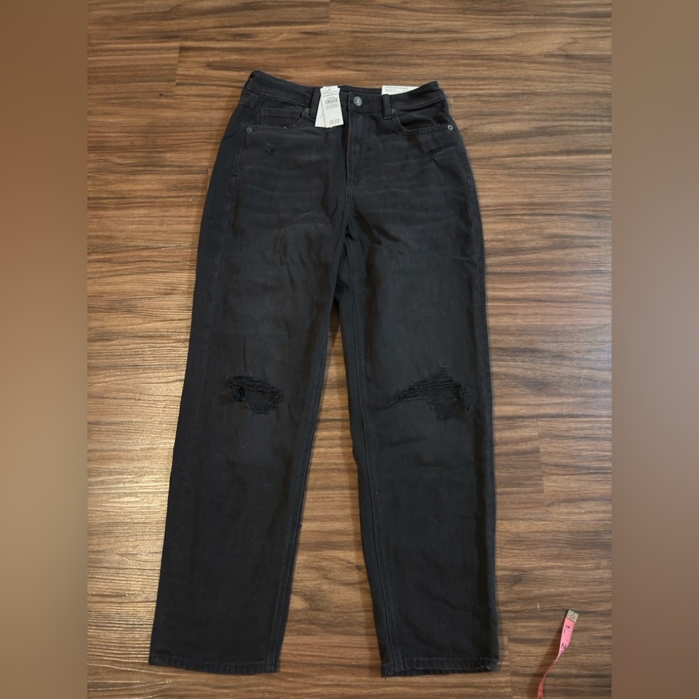 NWT Women’s American Eagle Mom Straight Jean- size 8 regular